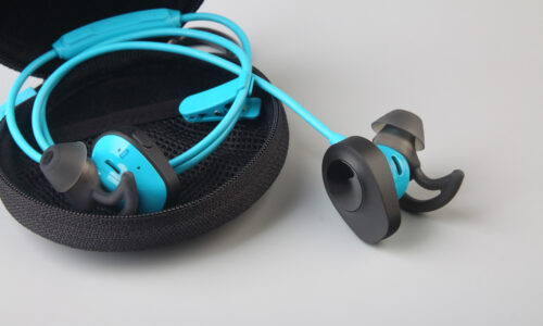 Operate Your Wireless Earbuds With These Safety Hacks